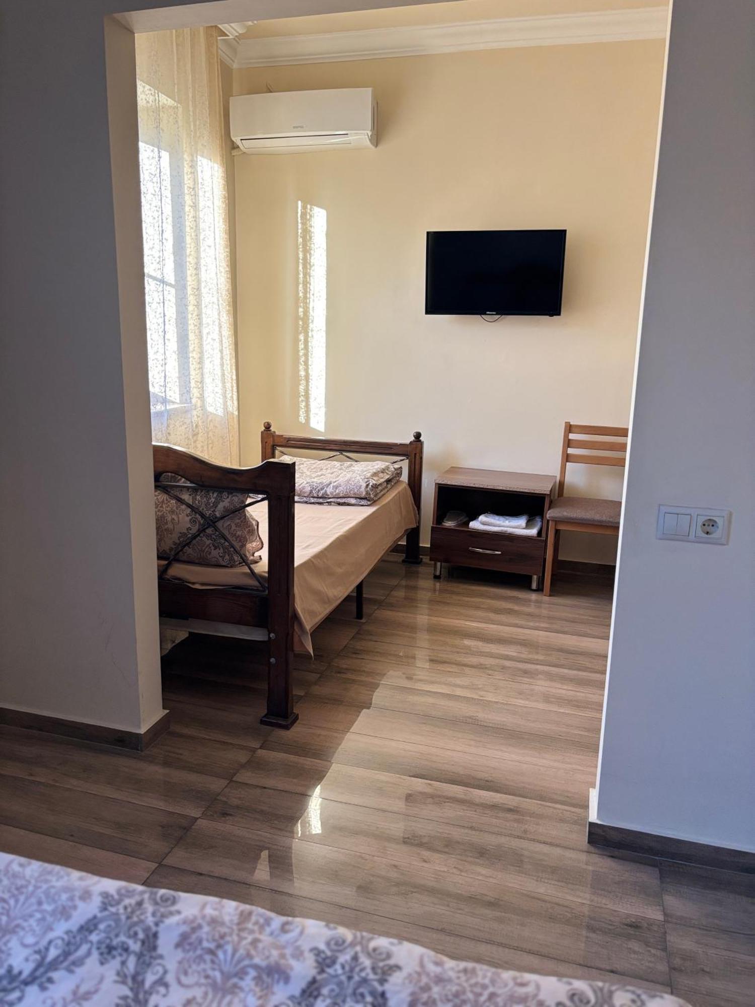Hotel Amaras Jerevan Exteriör bild